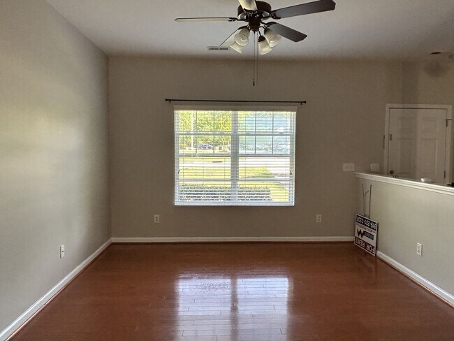 Building Photo - 619 Laurens Way