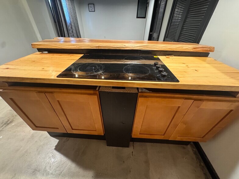 Building Photo - 1207 Sandburg Dr