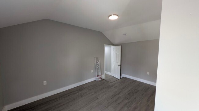 Building Photo - 510 6th Ave