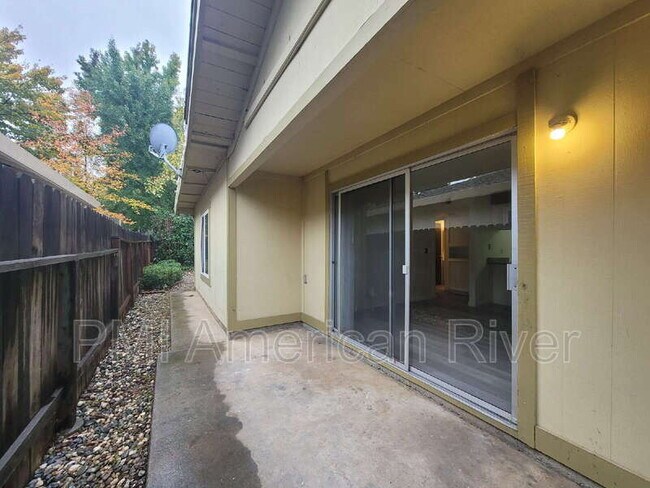 Building Photo - 9138 Nasreen Dr