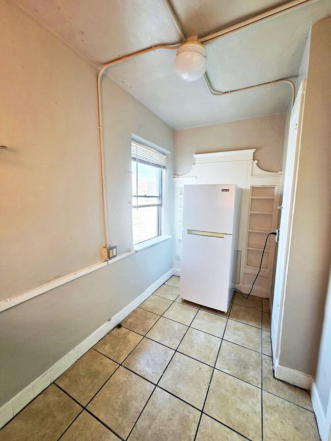 Building Photo - 1114 El Paso St