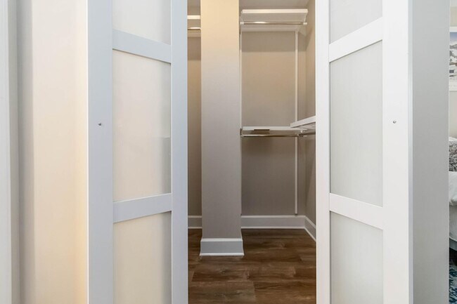 Building Photo - 1960 Variations Dr NE