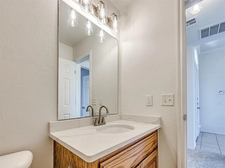 Building Photo - 2417 Arbor Dr