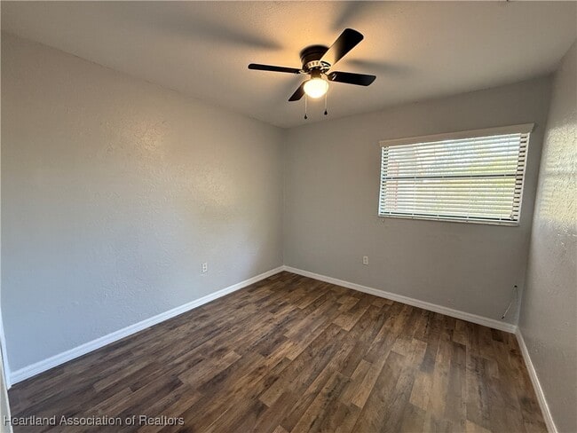 Building Photo - 523 Las Palmas Cir