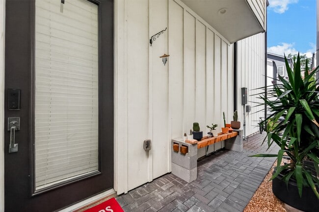 Building Photo - 5912 Haring Ln