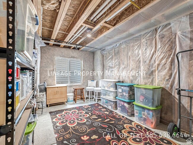 Building Photo - 10855 N Sandstone Way