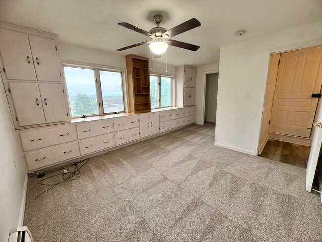 Building Photo - 3 Bedroom 1 Bathroom in Lebanon!