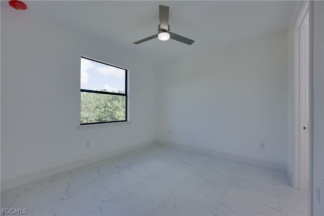 Building Photo - 714 W 12th St