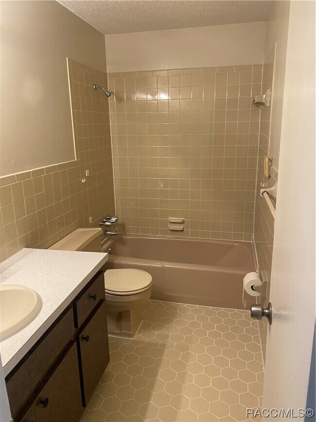 Building Photo - 1164 SE 3rd St