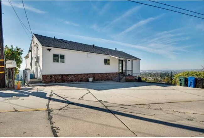 Building Photo - Charming Whittier Home For Rent - Complete...