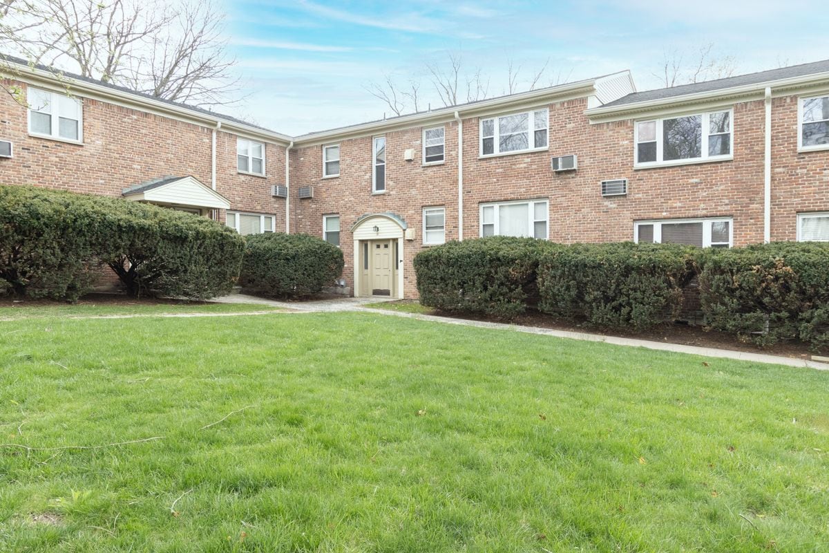 Building Photo - 300 Wilson Rd