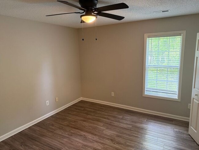Building Photo - Red-Hot Summer Sale!!! Renovated 2-bedroom townhome in Kannapolis