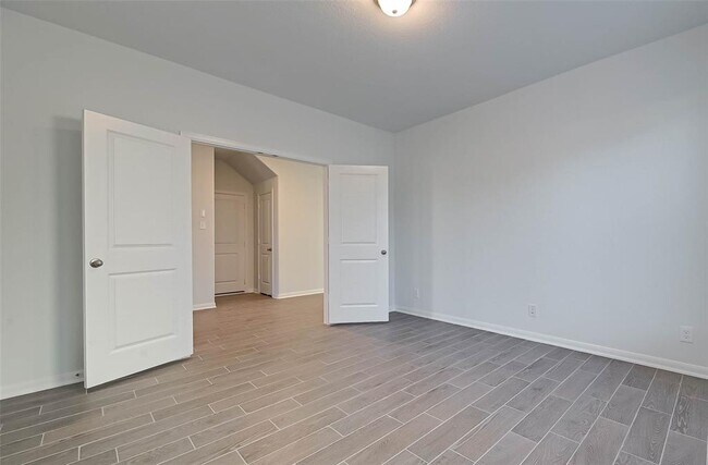 Building Photo - 939 Summer Vlg Wy