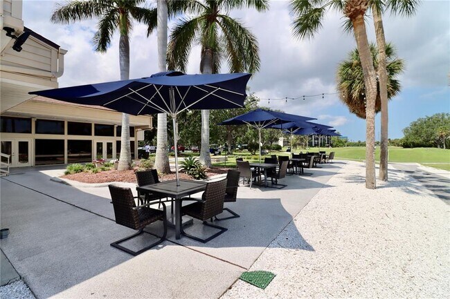 Building Photo - 2700 Cove Cay Dr