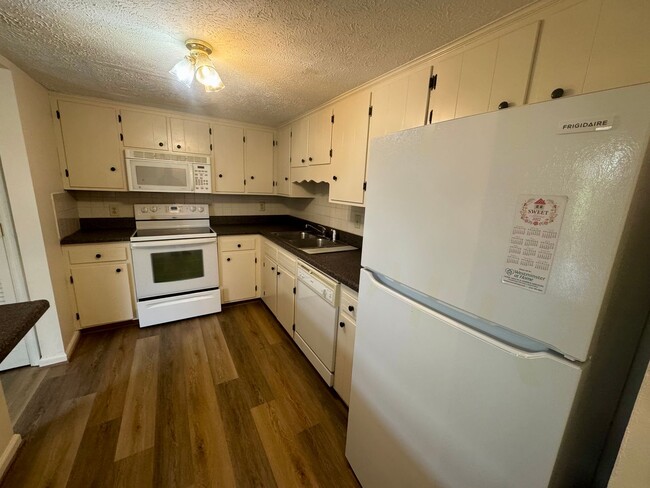 Building Photo - Newly Updated