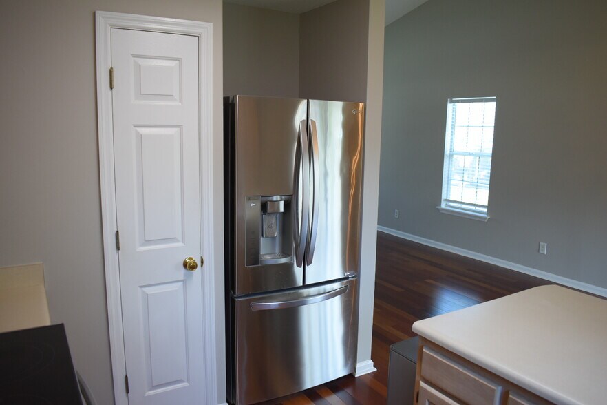 Building Photo - 4824 Weybridge Ln