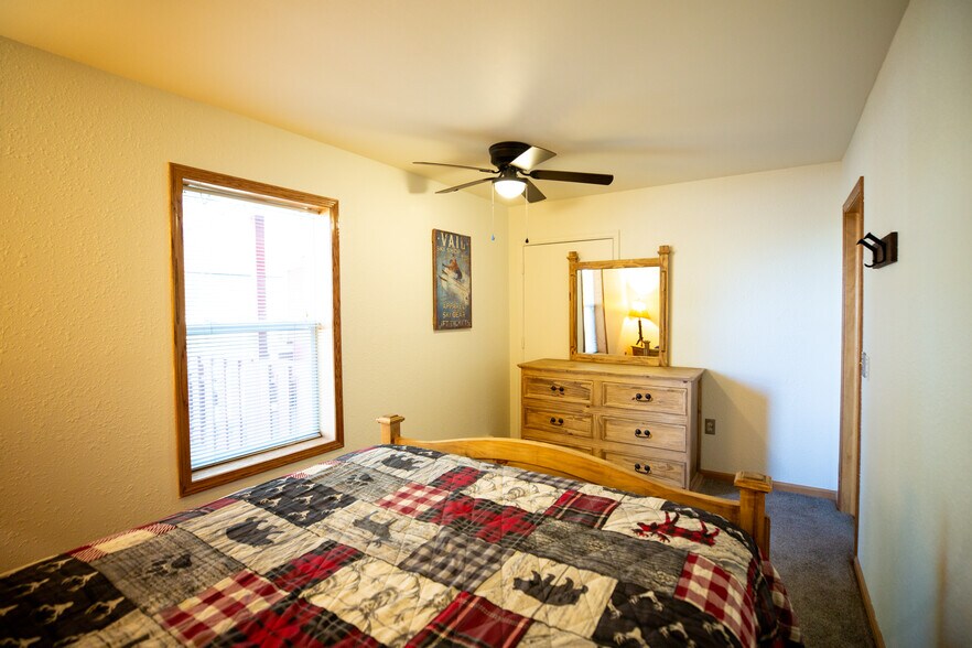 Building Photo - 677 US-50