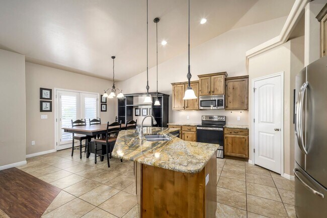 Building Photo - Move-In Ready Upstairs Unit – Available Now