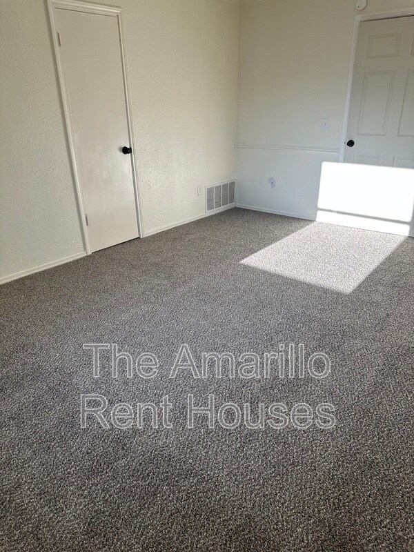 Building Photo - 5100 Mesa Cir
