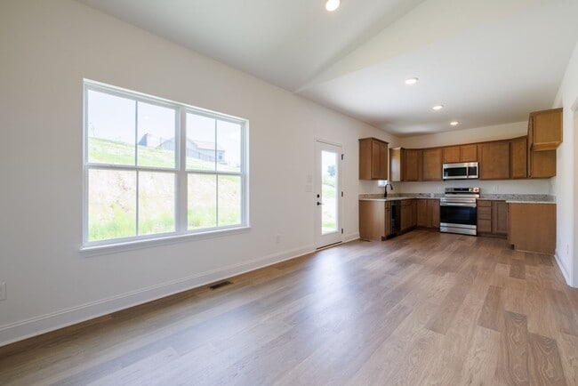 Building Photo - ONE-MONTH FREE RENT Move-Incentitive!!! Ne...