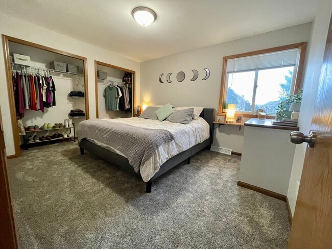 Building Photo - 3018 Maple Valley Dr