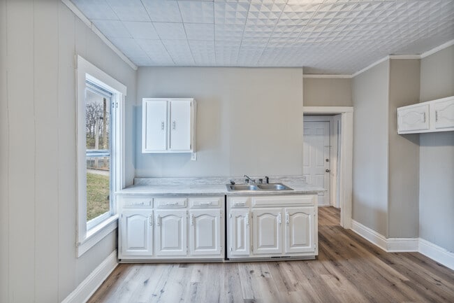 Building Photo - 400 W Front St