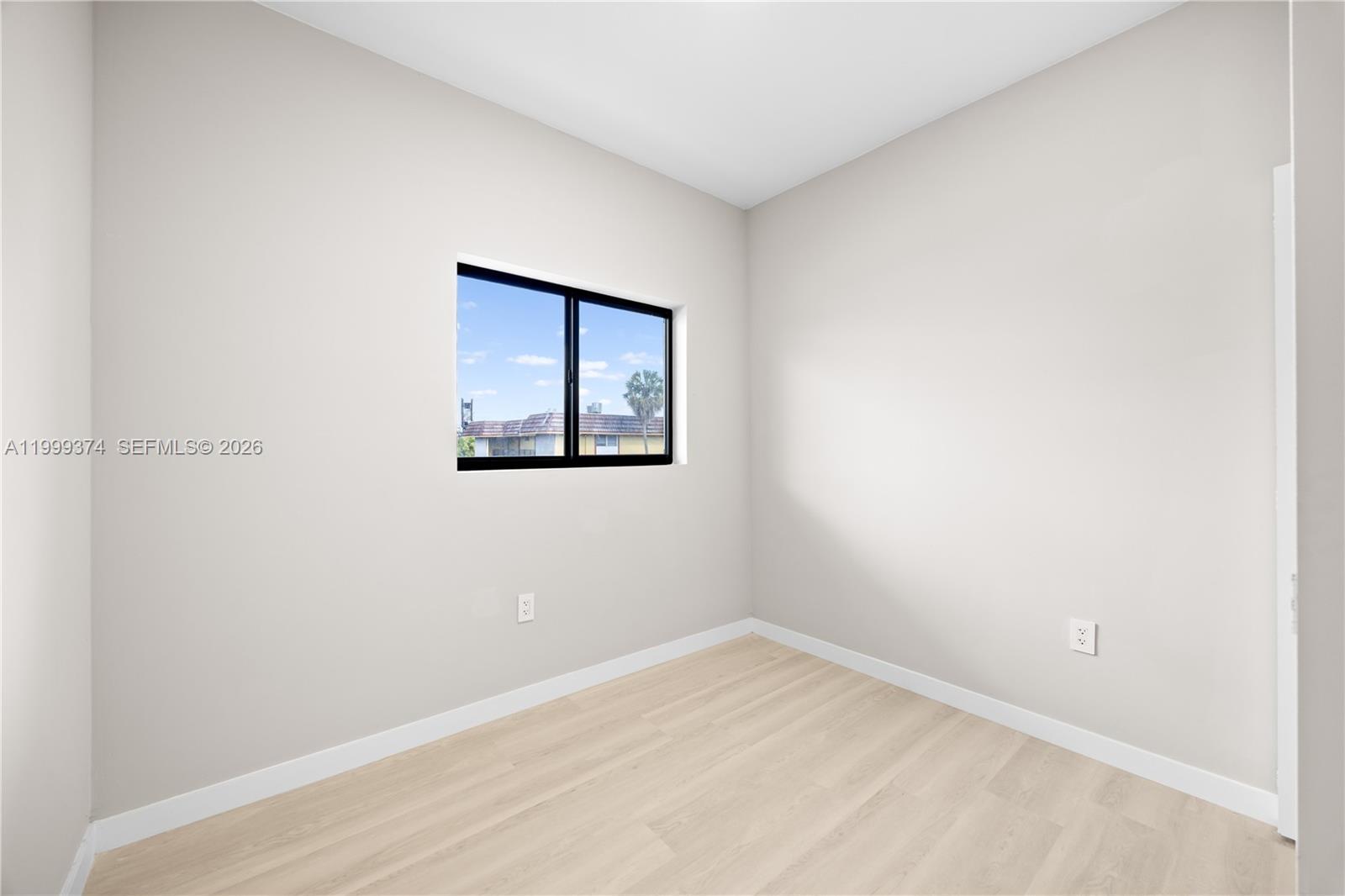 Building Photo - 630 NE 166th St