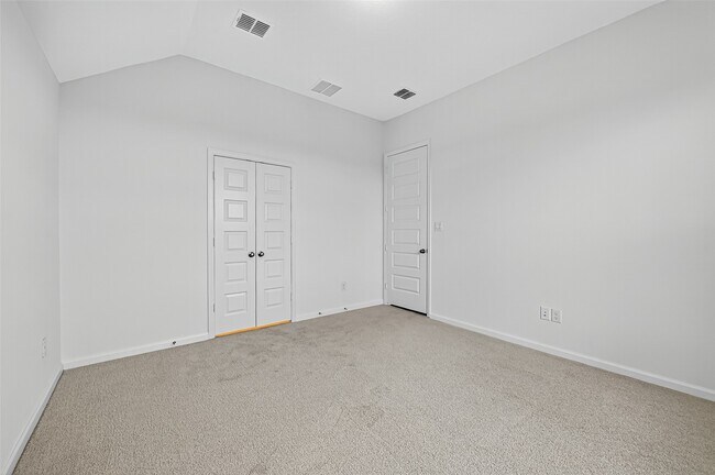 Building Photo - 407 Big Pne Trl