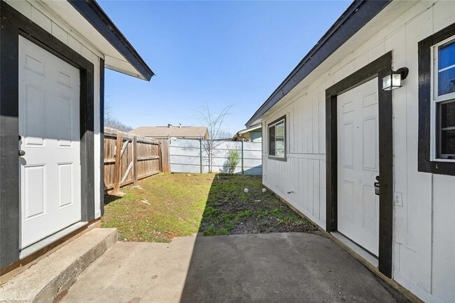 Building Photo - 4900 E Stassney Ln