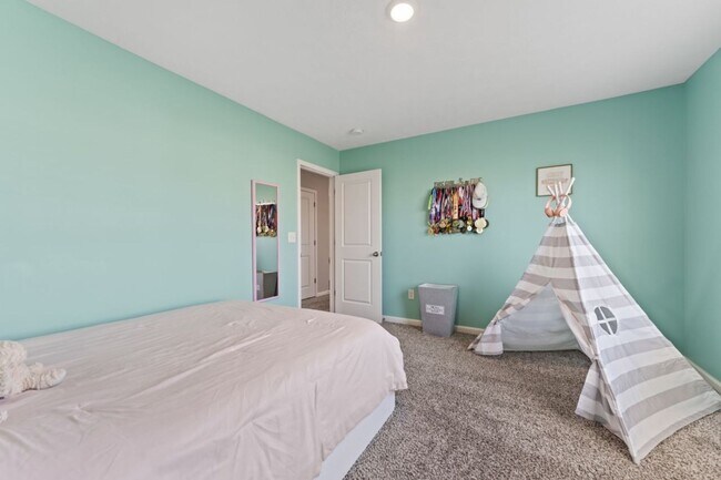 Building Photo - 8609 Warbler Br Wy
