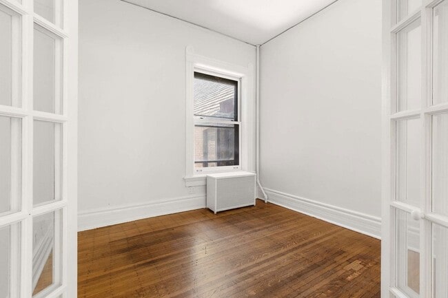 Building Photo - 532 W Fullerton Pkwy