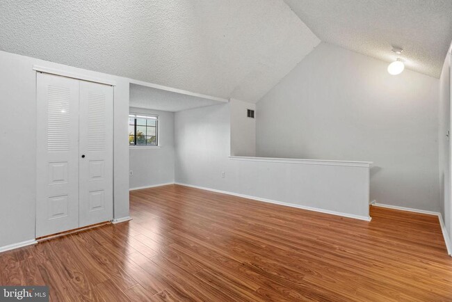 Building Photo - 6 Van Buren Pl