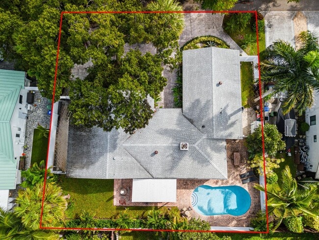 Building Photo - 2421 SW 29th Way