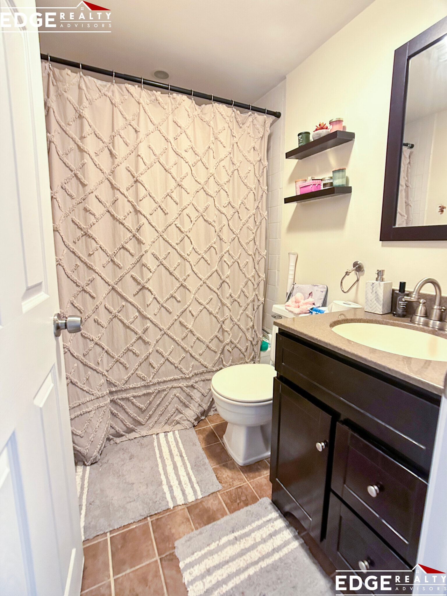 Building Photo - 390 Riverway