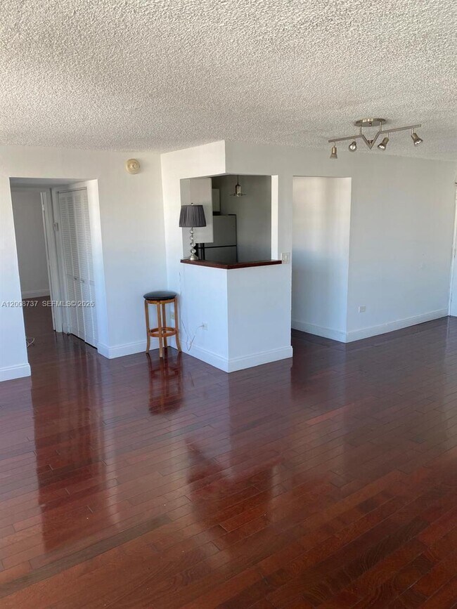 Building Photo - 1881 Washington Ave