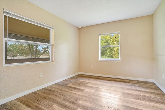 Building Photo - 2183 Crandon Ave
