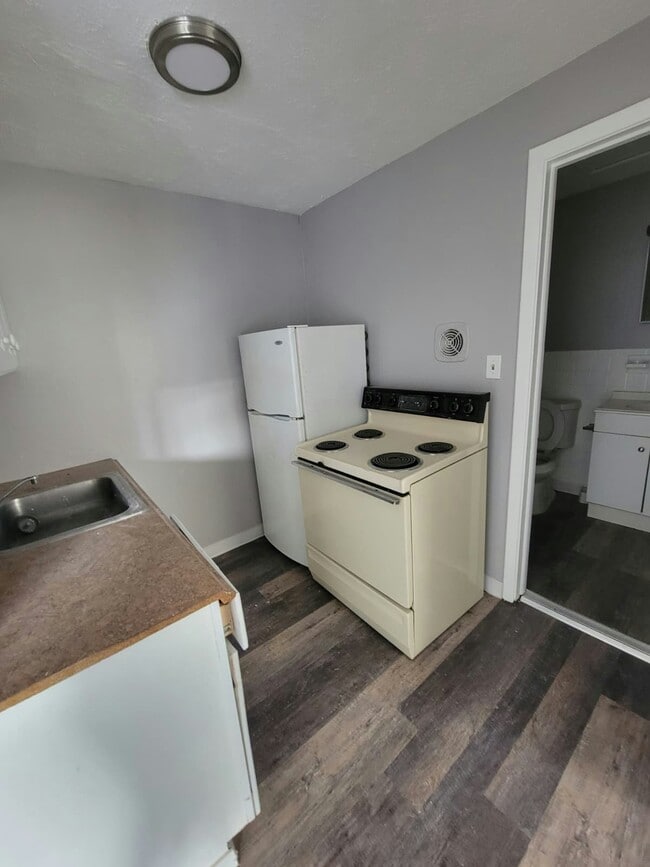 Building Photo - 13430 Euclid Ave