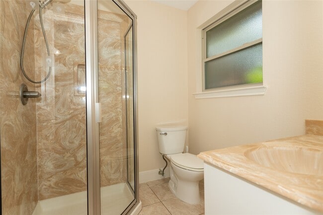 Building Photo - 9714 Cedardale Dr