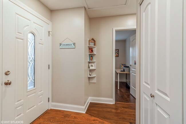 Building Photo - 2043 University Dr