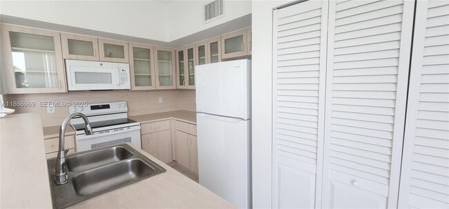 Building Photo - 8545 SW 152nd Ave