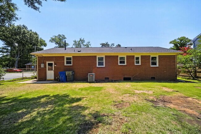 Building Photo - Recently Remodeled, Beautiful 3 Bedroom Home in Norfolk