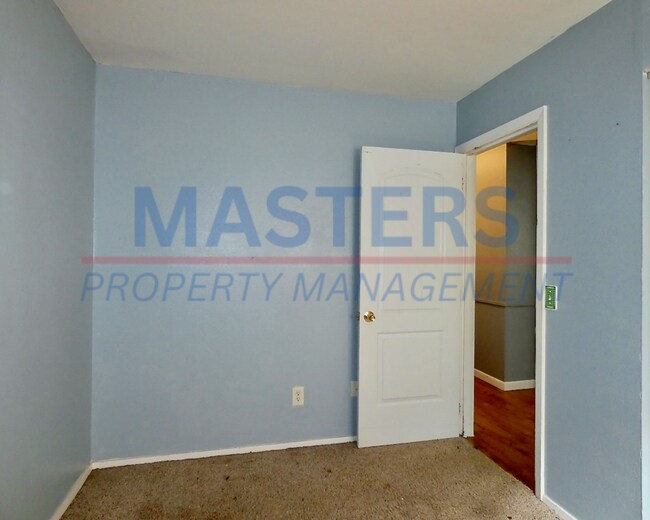 Building Photo - Spacious 4-Bedroom Home with 2 Full Baths & Detached Garage