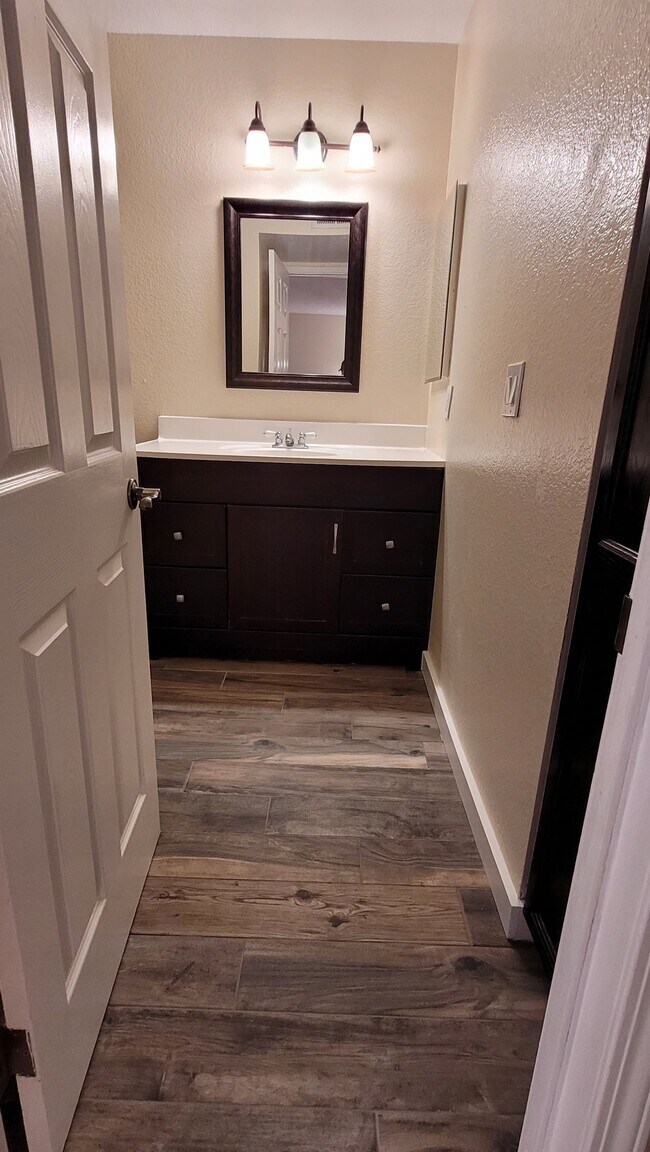 Master Bath - 318 Barbara Ln