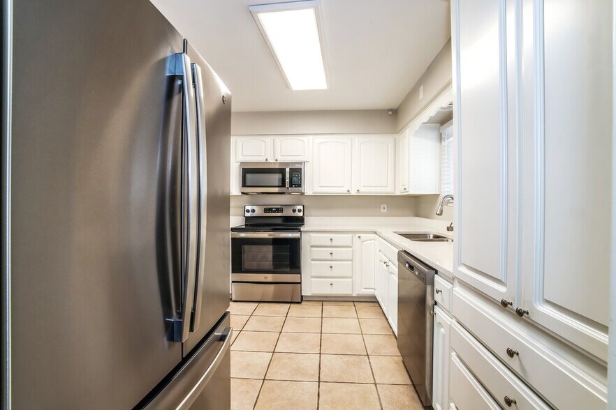 Building Photo - 6643 E Decatur St