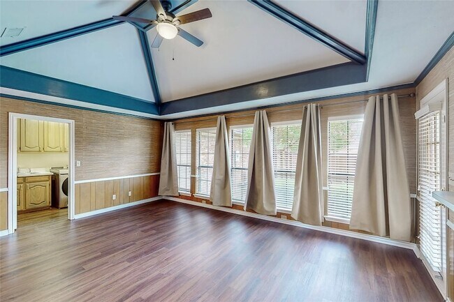Building Photo - 7504 Summitview Dr