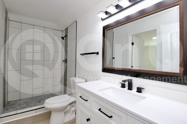 Building Photo - 4148 N 15th Ave