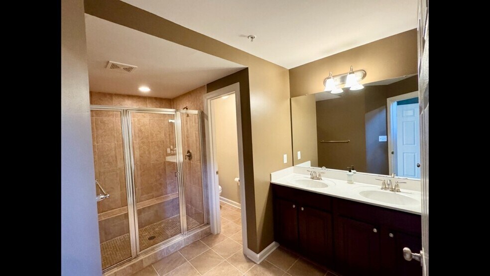 Primary Bathroom (en suite, upper level) - 9403 Aston Villa