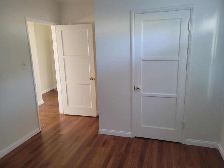 Building Photo - 966 Holly St