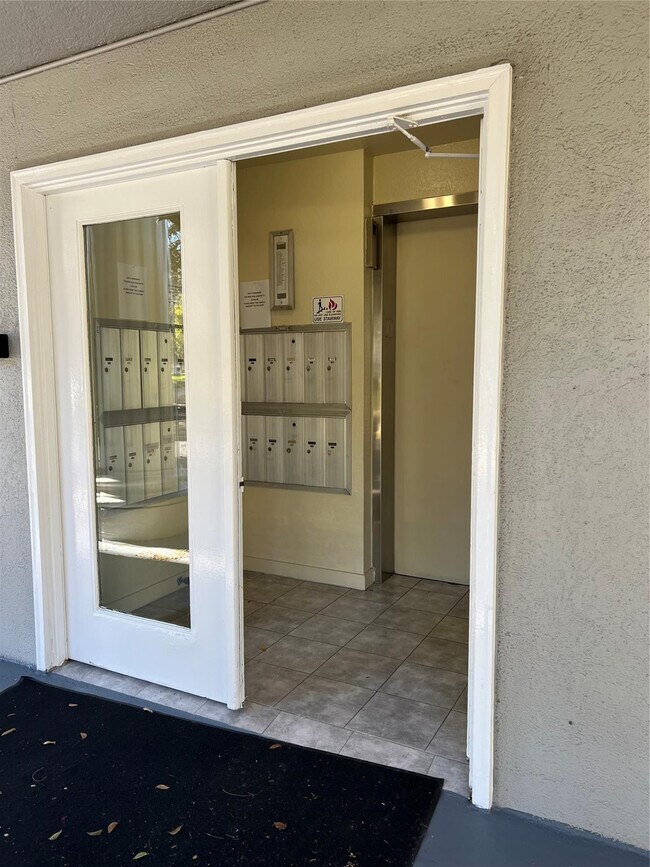 Building Photo - 1526 Whitehall Dr