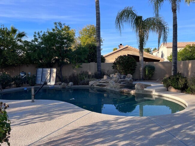 Building Photo - 4746 W Carla Vista Dr